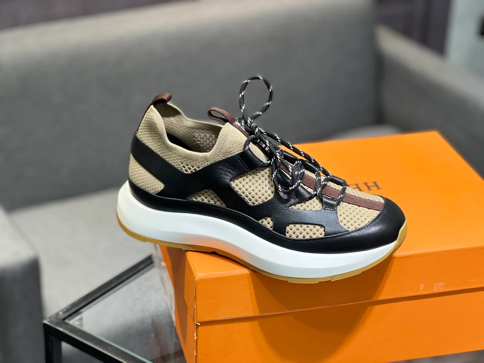 💰¥720 HERMES Men’s rest sneakers! -High-end quality original casual sports shoes -Upper: high nappa calfskin, forging technology, knitted fabric, shoe brand webbing, injection molded brand logo -Inner: foot pad; water-dyed cowhide -Outsole: ultra-light TPU·rubber; two-color molded outsole -Ultra-high quality control·fine workmanship: highlighted (high-end·luxury·grade) Size: 38-44 (45 46 customized)